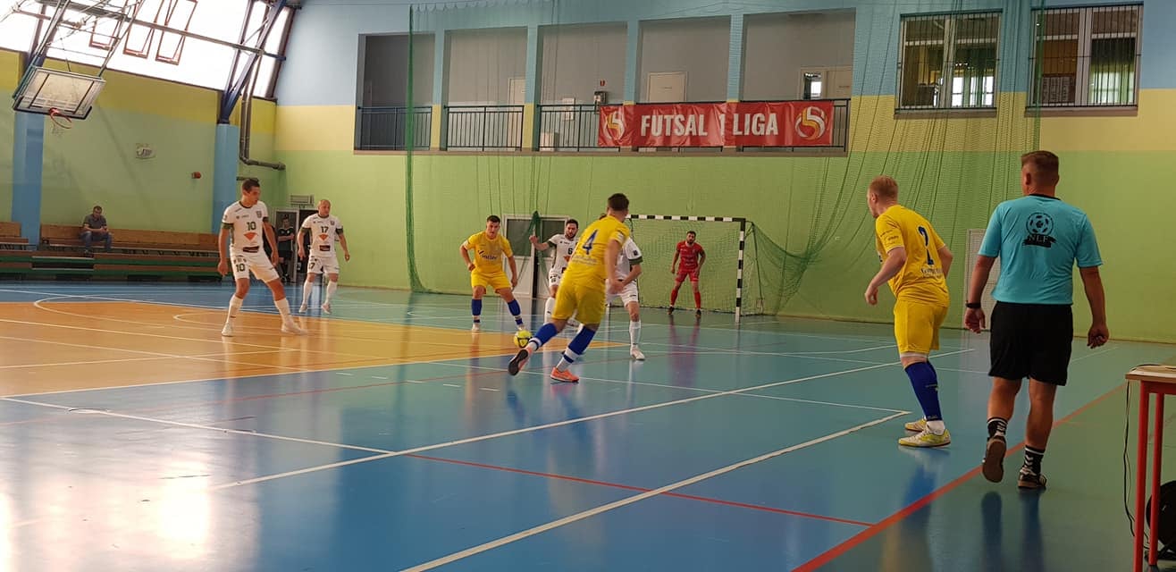 Gwiazda na drugim miejscu w Futsalowym Graniu w Nowinach